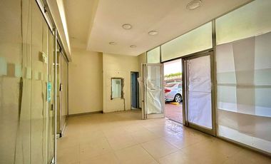 LOCAL COMERCIAL EN VENTA SECTOR CENTRO COMERCIAL PUERTO SECO EN MEDELLIN