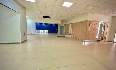 LOCAL COMERCIAL EN VENTA SECTOR CENTRO COMERCIAL PUERTO SECO EN MEDELLIN