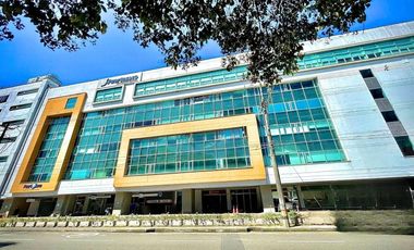 LOCAL COMERCIAL EN VENTA SECTOR CENTRO COMERCIAL PUERTO SECO EN MEDELLIN