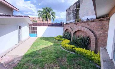 CASA EN RENTA JARDINES DEL MORAL