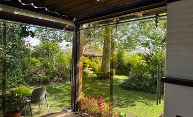 Renta espectacular Villa un dormitorio en Pakakuna Gardens en Checa