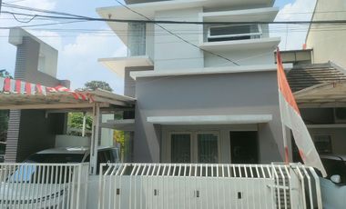 Rumah 2 Lantai SHM di Jatiasih Dekat Gerbang Tol Bebas Banjir J-37158