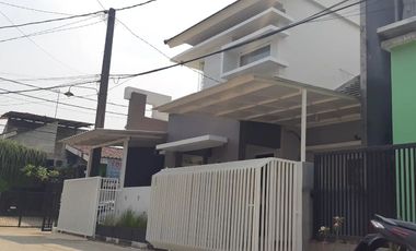 Rumah 2 Lantai SHM di Jatiasih Dekat Gerbang Tol Bebas Banjir J-37158