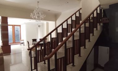 Rumah Furnish 2 Lantai Dalam Perum Lokasi Dekat Plaza Ambarukmo