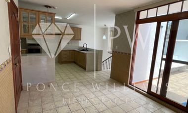 CASA EN CUMBAYA DENTRO DE URBANIZACIÓN EN RENTA