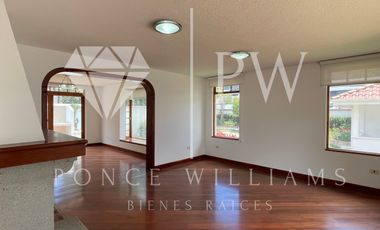 CASA EN CUMBAYA DENTRO DE URBANIZACIÓN EN RENTA