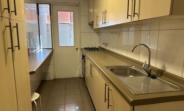 Venta cómodo departamento 2D2B con vista lateral a Cerro San Cristóbal