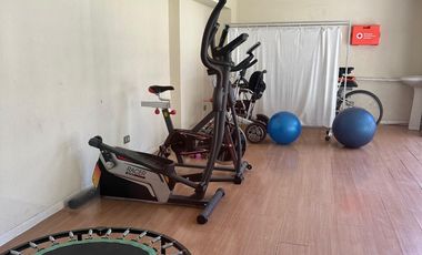 Venta cómodo departamento 2D2B con vista lateral a Cerro San Cristóbal