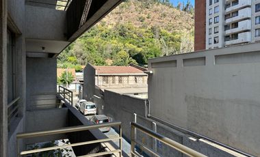 Venta cómodo departamento 2D2B con vista lateral a Cerro San Cristóbal