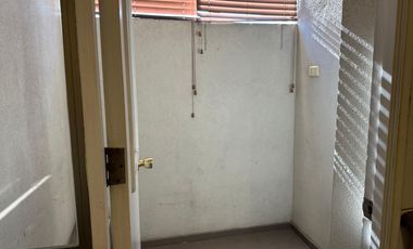 Venta cómodo departamento 2D2B con vista lateral a Cerro San Cristóbal