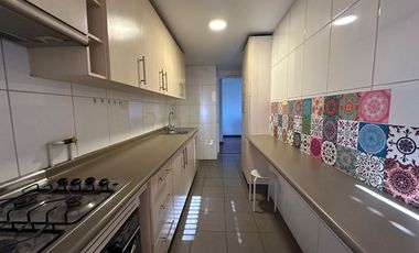 Venta cómodo departamento 2D2B con vista lateral a Cerro San Cristóbal