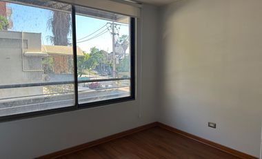 Venta cómodo departamento 2D2B con vista lateral a Cerro San Cristóbal