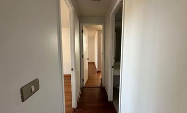 Venta cómodo departamento 2D2B con vista lateral a Cerro San Cristóbal