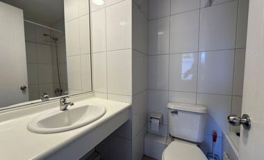 Venta cómodo departamento 2D2B con vista lateral a Cerro San Cristóbal