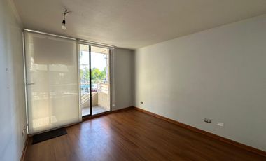 Venta cómodo departamento 2D2B con vista lateral a Cerro San Cristóbal