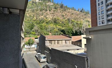 Venta cómodo departamento 2D2B con vista lateral a Cerro San Cristóbal
