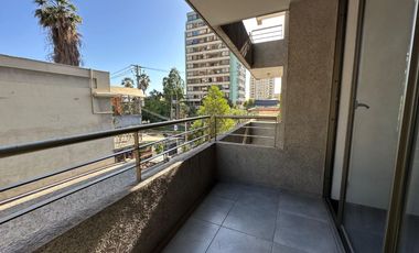 Venta cómodo departamento 2D2B con vista lateral a Cerro San Cristóbal