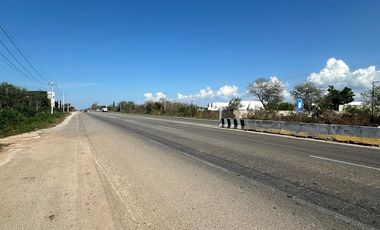 Terreno en venta en Conkal sobre carretera y con 300 m de frente