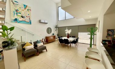 CASA EN VENTA RESIDENCIAL ARBOLADA, CON UN CUARTO INDEPENDIENTE