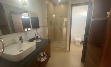 CASA EN VENTA RESIDENCIAL ARBOLADA, CON UN CUARTO INDEPENDIENTE