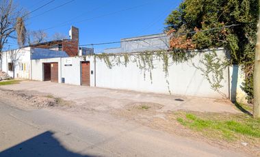 AMPLIA CASA-GARAGE-PARRILLERO-PISCINA