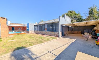 AMPLIA CASA-GARAGE-PARRILLERO-PISCINA