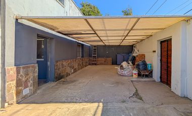 AMPLIA CASA-GARAGE-PARRILLERO-PISCINA