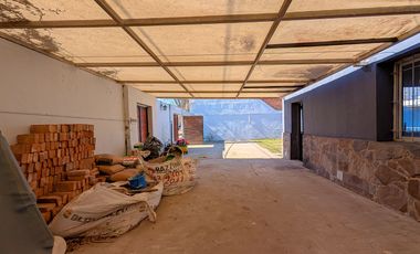 AMPLIA CASA-GARAGE-PARRILLERO-PISCINA