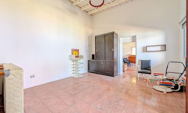 AMPLIA CASA-GARAGE-PARRILLERO-PISCINA