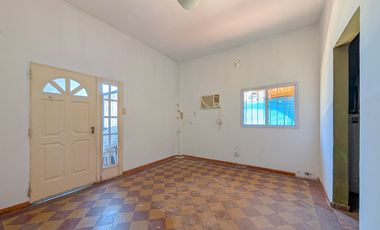 AMPLIA CASA-GARAGE-PARRILLERO-PISCINA