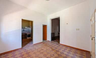 AMPLIA CASA-GARAGE-PARRILLERO-PISCINA