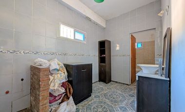 AMPLIA CASA-GARAGE-PARRILLERO-PISCINA