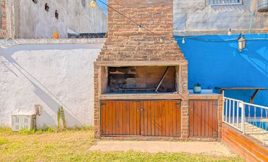 AMPLIA CASA-GARAGE-PARRILLERO-PISCINA