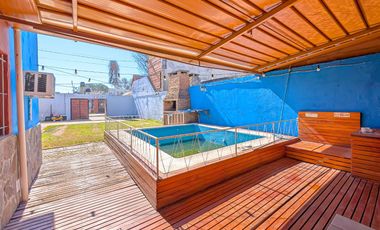 AMPLIA CASA-GARAGE-PARRILLERO-PISCINA