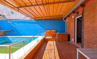 AMPLIA CASA-GARAGE-PARRILLERO-PISCINA