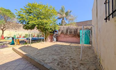 AMPLIA CASA-GARAGE-PARRILLERO-PISCINA