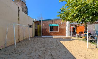 AMPLIA CASA-GARAGE-PARRILLERO-PISCINA