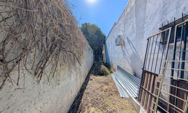 AMPLIA CASA-GARAGE-PARRILLERO-PISCINA