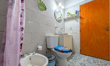 AMPLIA CASA-GARAGE-PARRILLERO-PISCINA