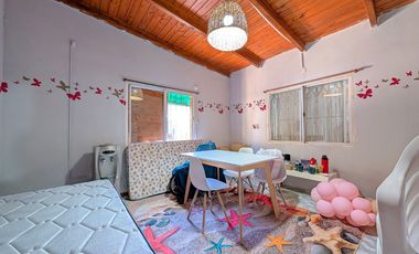 AMPLIA CASA-GARAGE-PARRILLERO-PISCINA