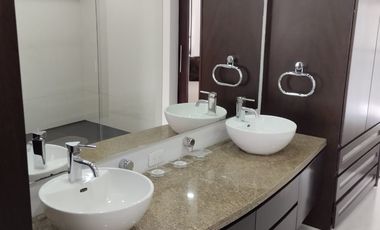 ARRIENDO HERMOSO APTO AMOBLADO CHICO RESERVADO