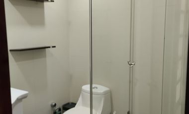 ARRIENDO HERMOSO APTO AMOBLADO CHICO RESERVADO