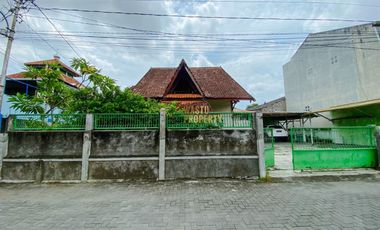 RUMAH 2 LANTAI TANAH LUAS, STRATEGIS, HANYA 4 MENIT DARI MALL MALIOBORO