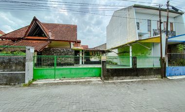 RUMAH 2 LANTAI TANAH LUAS, STRATEGIS, HANYA 4 MENIT DARI MALL MALIOBORO