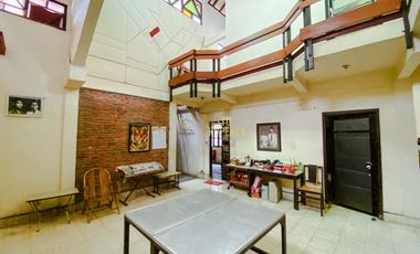 RUMAH 2 LANTAI TANAH LUAS, STRATEGIS, HANYA 4 MENIT DARI MALL MALIOBORO