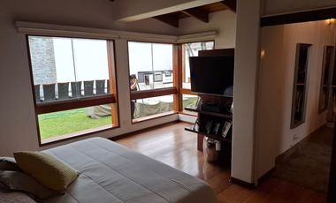 MODERNA CASA EN LA MOLINA DE 700 M2 CON 5 HABIT CON BAÑO, 3 ESTAC, $ 880,000