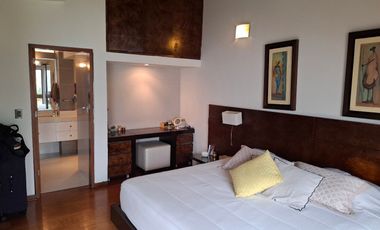 MODERNA CASA EN LA MOLINA DE 700 M2 CON 5 HABIT CON BAÑO, 3 ESTAC, $ 880,000