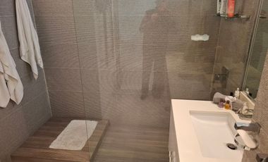 MODERNA CASA EN LA MOLINA DE 700 M2 CON 5 HABIT CON BAÑO, 3 ESTAC, $ 880,000