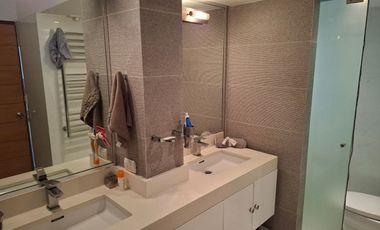 MODERNA CASA EN LA MOLINA DE 700 M2 CON 5 HABIT CON BAÑO, 3 ESTAC, $ 880,000