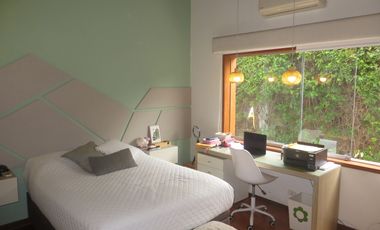 MODERNA CASA EN LA MOLINA DE 700 M2 CON 5 HABIT CON BAÑO, 3 ESTAC, $ 880,000